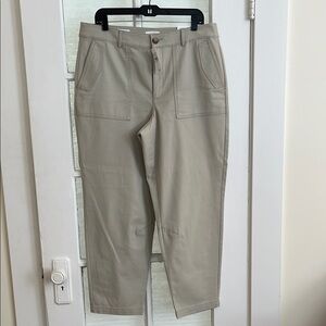 LOFT Tapered Leg Pants cute pocket details